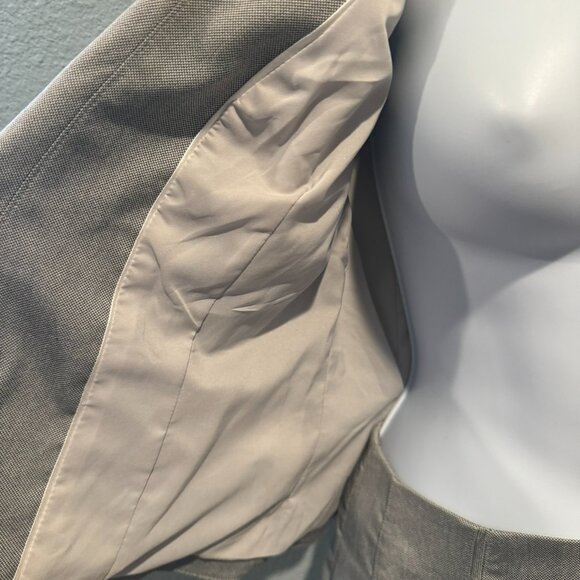 White House Black Market Grey Suit with 3/4 sleeves - Picture 4 of 14